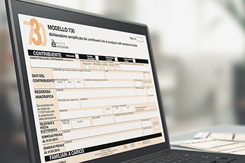 Schermata di pc portatile con una pagina del 730.