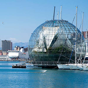 vista della Biosfera, comunemente conosciuta come la Bolla di Renzo Piano nel Porto Antico di Genova